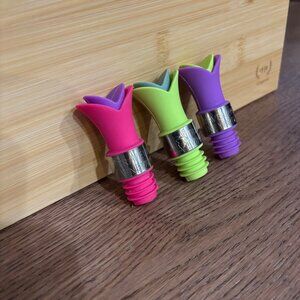 Traveling Vineyard Tulip Wine Pourers Stoppers‎ Set of 3